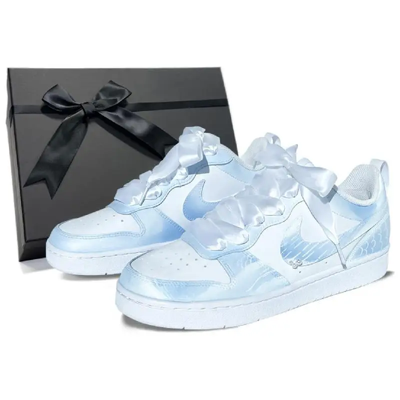 

[На заказ LUCKY Koi Blue]Nike Court Borough LUCKY Koi Fish Blue, Низкие туфли для скейтборда начальной культуры GS Белый Синий