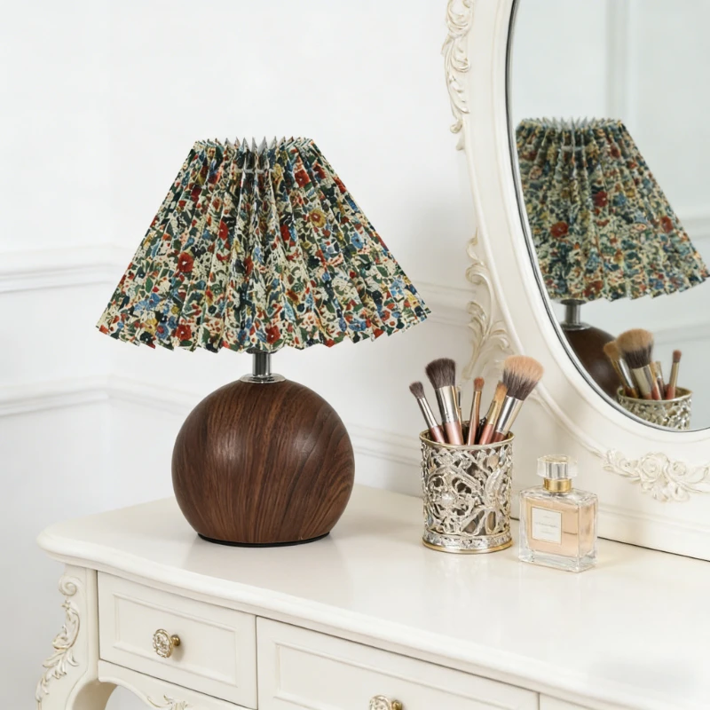 Vintage Pleated Table Lamp Girlish Heart Bedside Lamp for Bedroom Romantic Warm Decorative Night Light for Study Desk