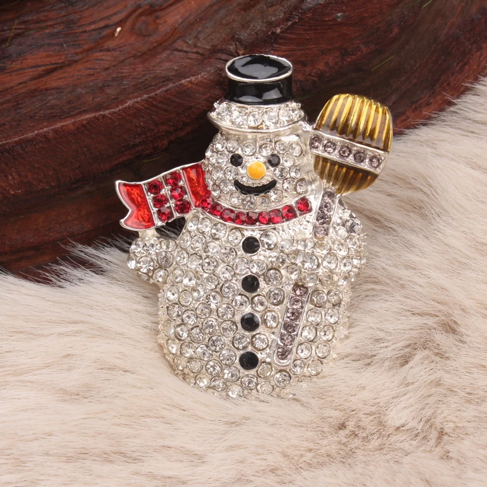 Festliche Brosche in Schneemannform mit Kristalleinlage, Weihnachtsaccessoire für Pullover, Mäntel und Urlaubsoutfits