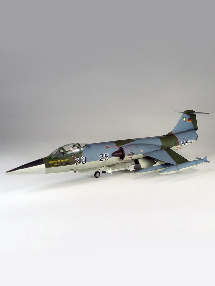 Zmontowany zestaw modeli samolotów Academy 12443 American F-104G Starfighter 1/72