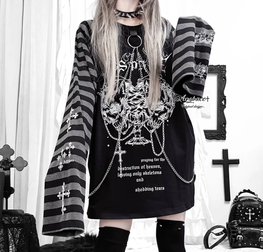 Original Gothic Skull & Chain Print Raglan Long‑Sleeve T‑Shirt Dark Aesthetic Spring and Autumn Women Streetwear Tee Tops