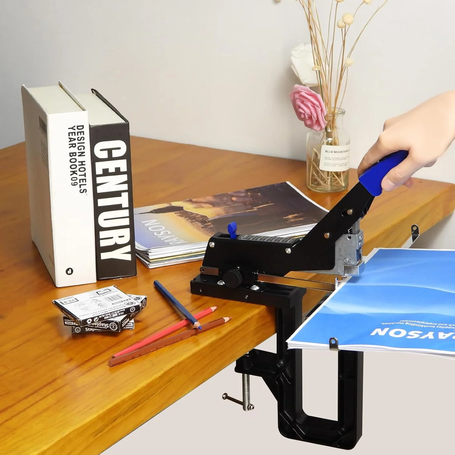 Desk-top manual stapler SH-04 heavy-duty cross-platform, can staple 60 sheets of paper, standard staples