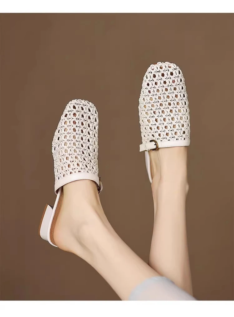 Modische, atmungsaktive, ausgehöhlte Baotou-Slipper für Damen – Neue, lässige Mesh-Halbschuhe mit eckiger Zehenpartie und einem Riemen – Detail 15