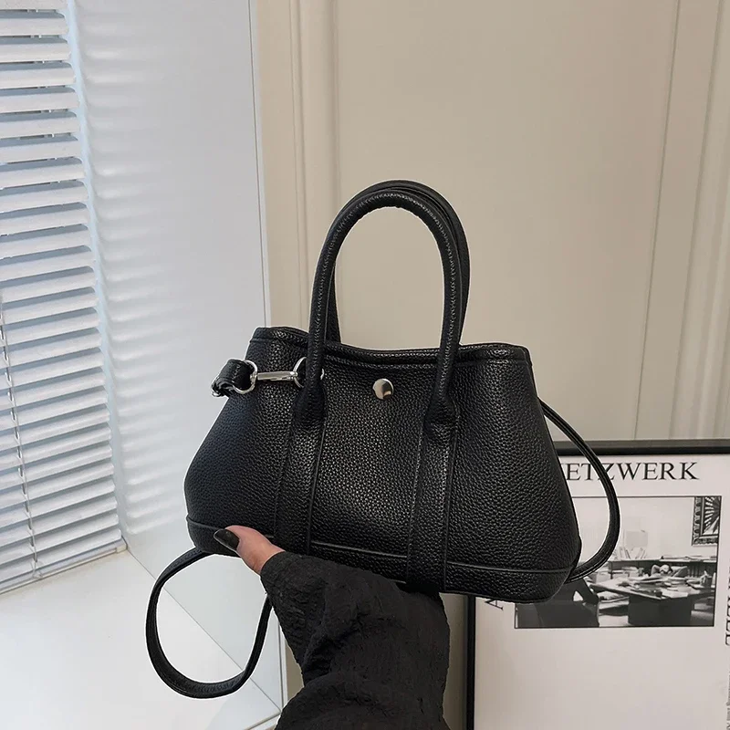 

Famous Designer Women Tote Bag Made Of Leather, Comfortable Shoulder Bag For Ladies, Popular Crossbody Bag