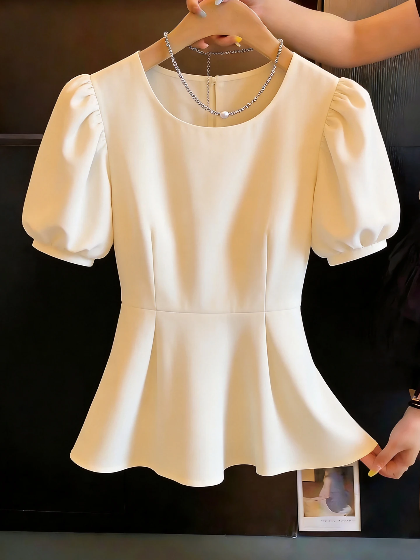 

Elegant Bubble Sleeve Short Sleeve Shirt Women's round Neck Slimming Waist Design Summer New Style Chinese Fashion Top