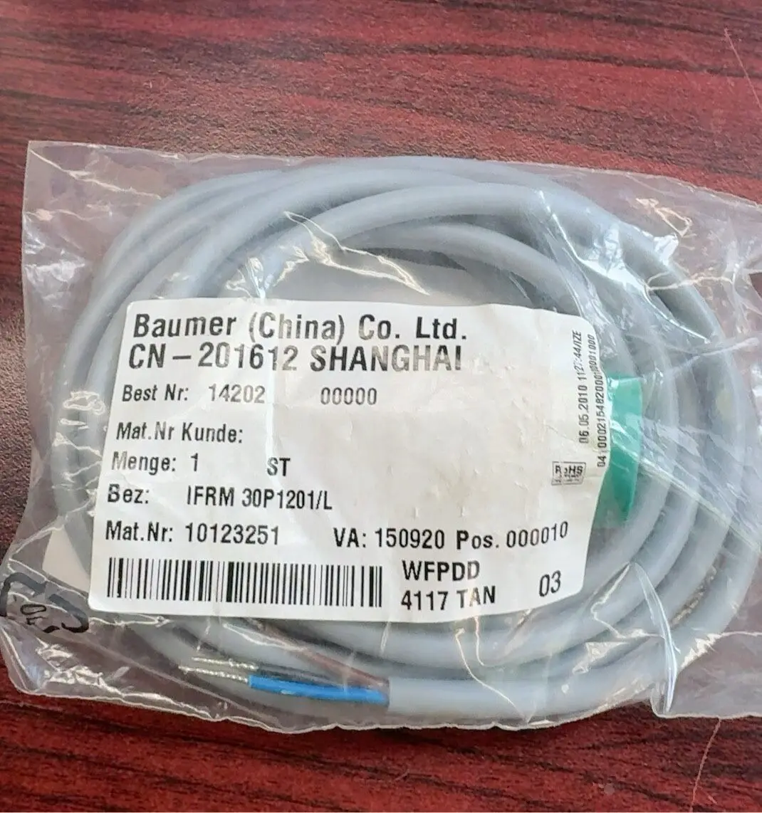 New Baumer IFRM 30P1201/L Inductive Sensor