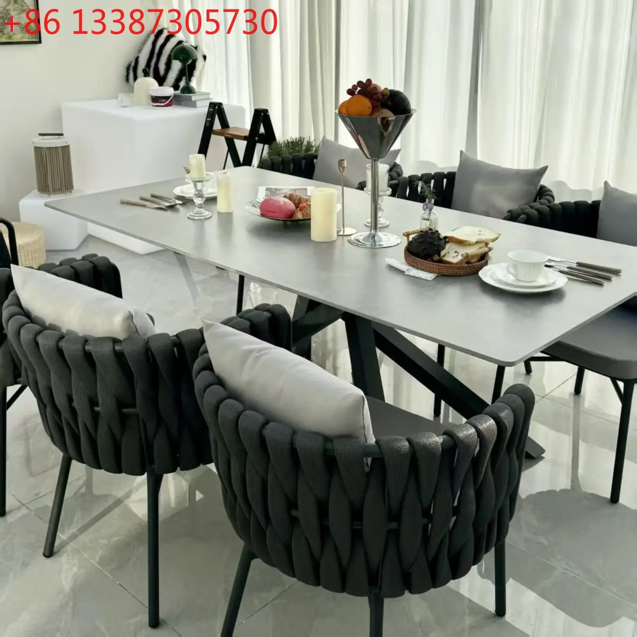 

Элитный обеденный стол в скандинавском стиле для улицы, водонепроницаемый и защищенный от солнца, с лакированной каменной столешницей.