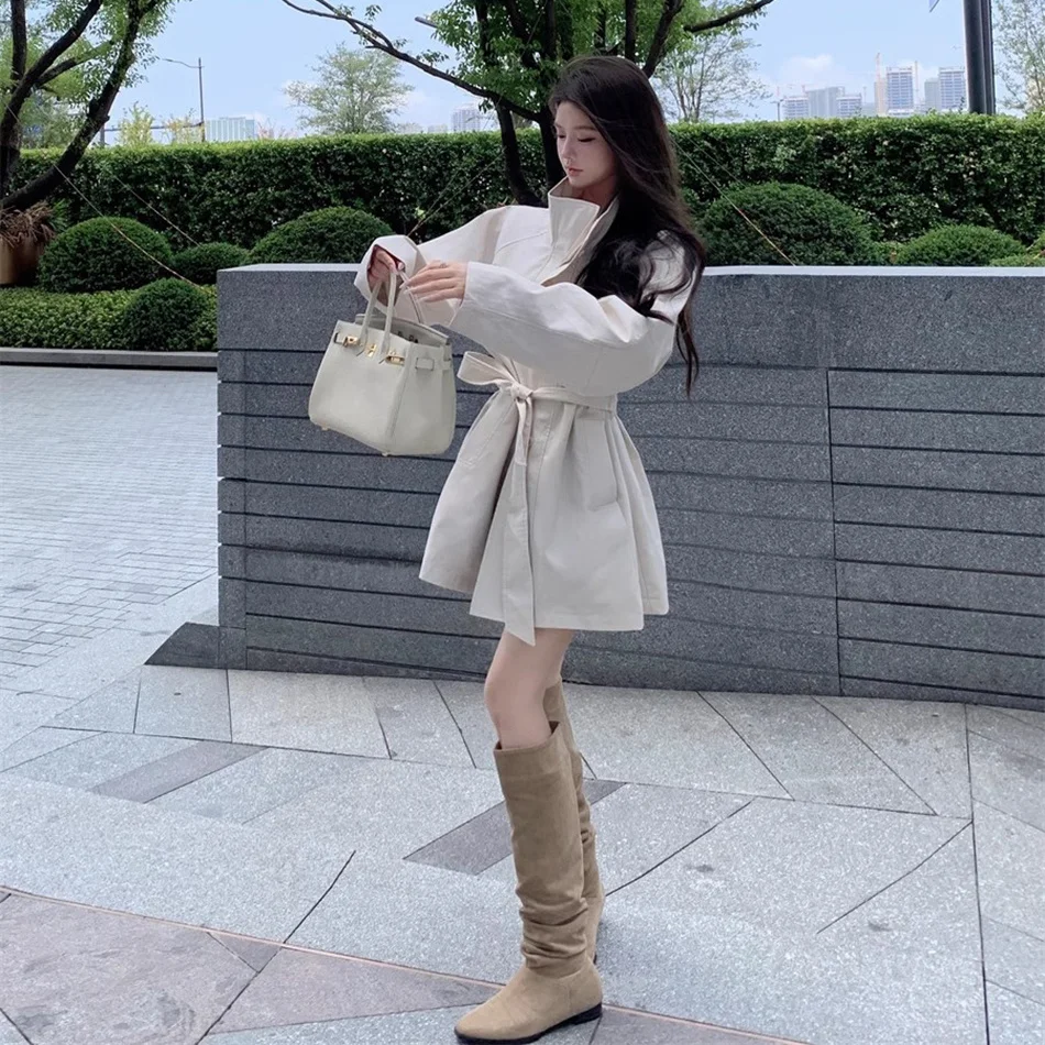 

Women'S Trench Coat Korea Environmentalerial Pleats Airy Strap O-Neck Single-Layer Unisex Shiny Stage Embroidered Geometry