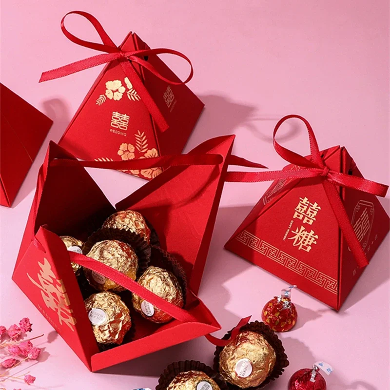 Red Wedding Favor Boxes 100 Pcs Chocolate Dragees Triangle Bronzing Flower Chinese Wedding Candy Box Gift Box for Guests Sweets