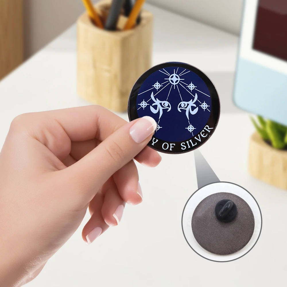 D & D عوالم منسية بروش Selune الرمز المقدس المينا شارة بدبوس آر بي جي ألعاب مجوهرات المهوس نردي الجدة مضحك المشجعين هدية