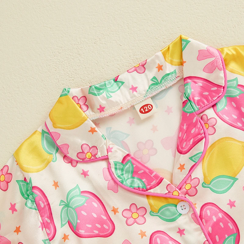 طقم بيجامات صيفي للفتيات الصغيرات مع فيونكة وطبعة فواكه وأكمام قصيرة وأزرار سفلية مع شورت ملابس نوم من الساتان