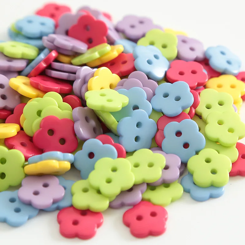 Bunte zweäugige Pflaumenblüte Liebe Harz Student Knöpfe Diy handgemachte Blumenknöpfe Student Knöpfe Kreativität