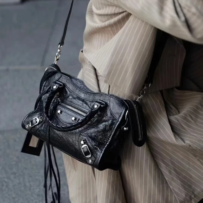 2025 Spring Motorcycle Style Women's Crossbody Handbag Oil Wax Leather Rivet Detail Soft Square Shape Zipper Closure view 4