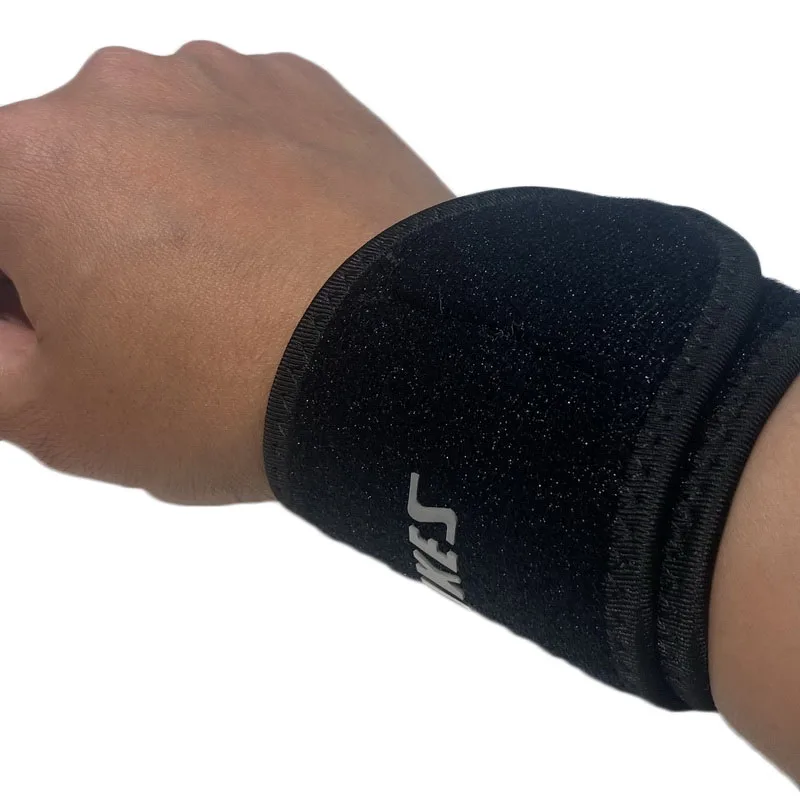 1Pcs Self-heating Magnet Wrist Wrap Winter Keep Warm Wrist Physiotherapy Band Thermal Wristband Wrist Guard Tourmaline Product