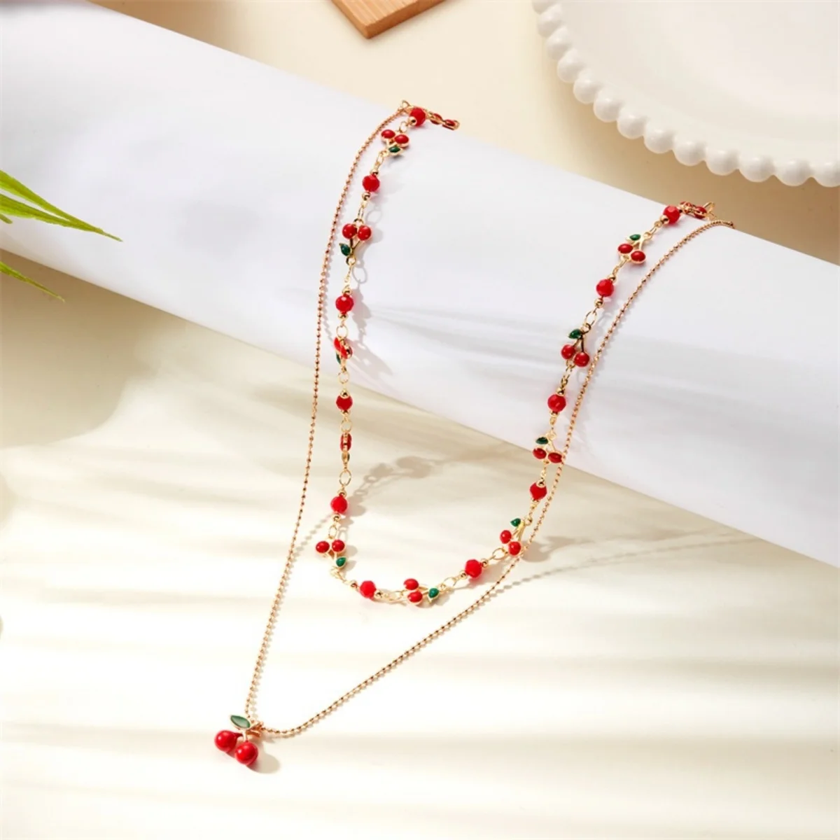 Rote Kirsche Erdbeer-Simulationsperlen-Halskette für Damen und Herren, mehrschichtig, Keramikblume, Schleife, Herz, Baum, Choker, Hochzeitsschmuck – Detail 24