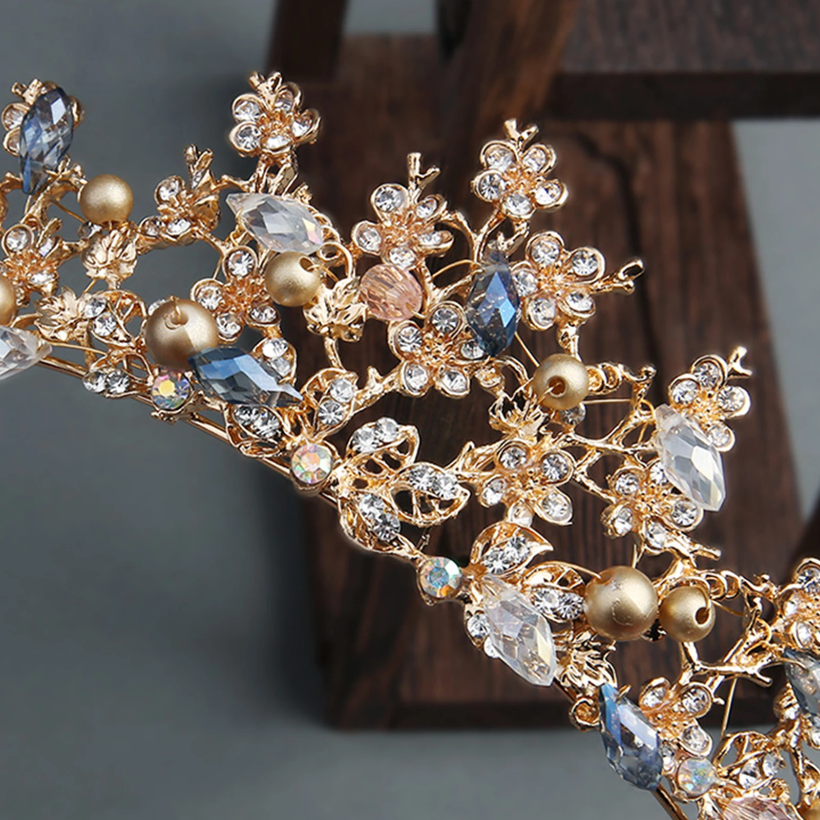 Tiaras e coroas de casamento feitas à mão, cor dourada, liga, designs de flores, tiaras barrocas, strass brilhantes, joias de cabelo
