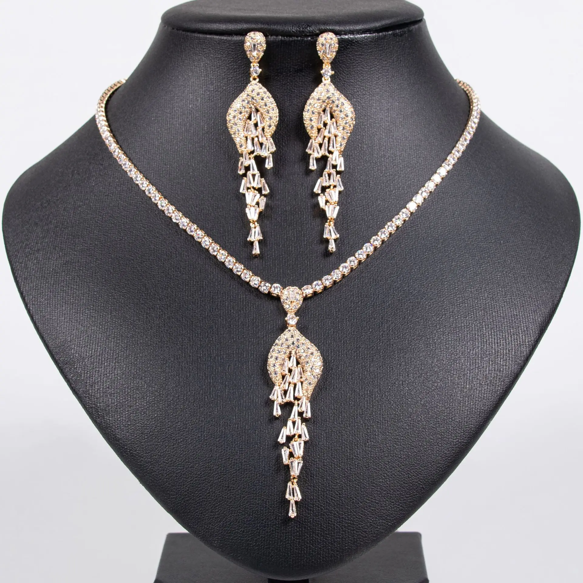 

New Korean Clavicle Neck Chain Women's Necklace Long Bright Diamond Zircon Earrings Bridal Wedding Jewelry Set