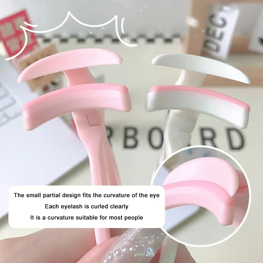 أداة تجعيد الرموش المحمولة الإبداعية ذات الزاوية الواسعة/مشبك جزئي احترافي مع وسادة سيليكون تناسب جميع مكياج النساء على شكل رموش