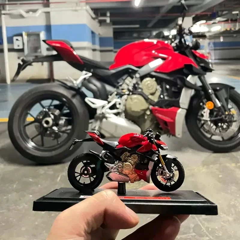 Maisto 1:18 Ducati Super Naked V4 S-Red Motorcycle Toy Model Alloy Ornament Collection Birthday Gift Office Home Decoration