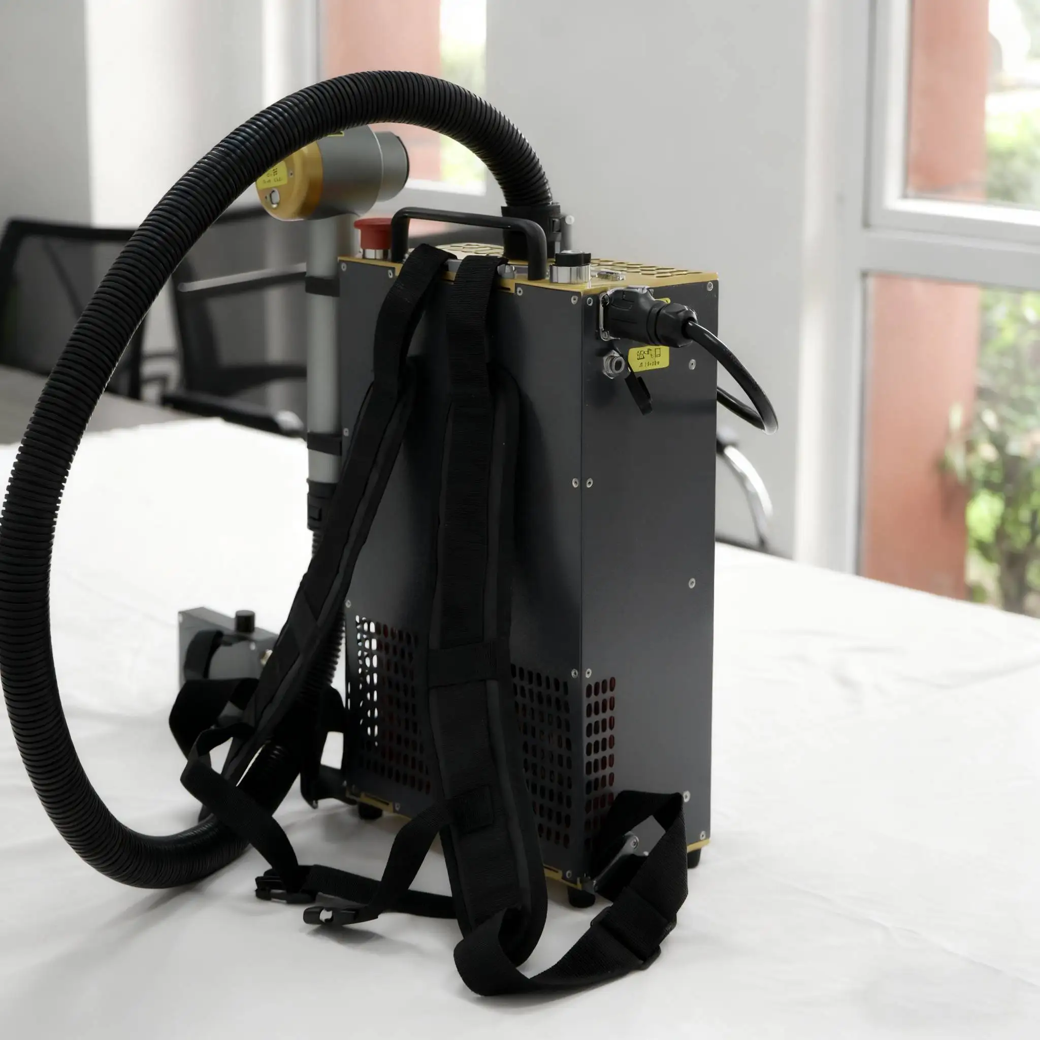 300W Backpack JPT Pulse Fiber Laser Cleaning Machine AC 220V/Battery Powered Laser Cleaner For Metal Wood Oil Paint Rust Removal