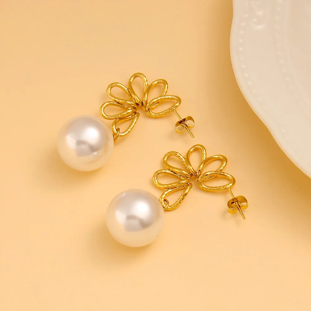 DIY accessories Christmas autumn and winter new big pearl garland earrings light luxury retro temperament gold titanium steel ea