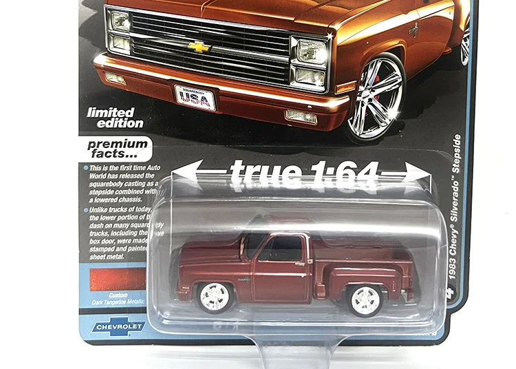 Auto World 1/64 AW 1983 Silverado Stepside Muscle Trucks Red Die-cast alloy car model toy collection Children gift