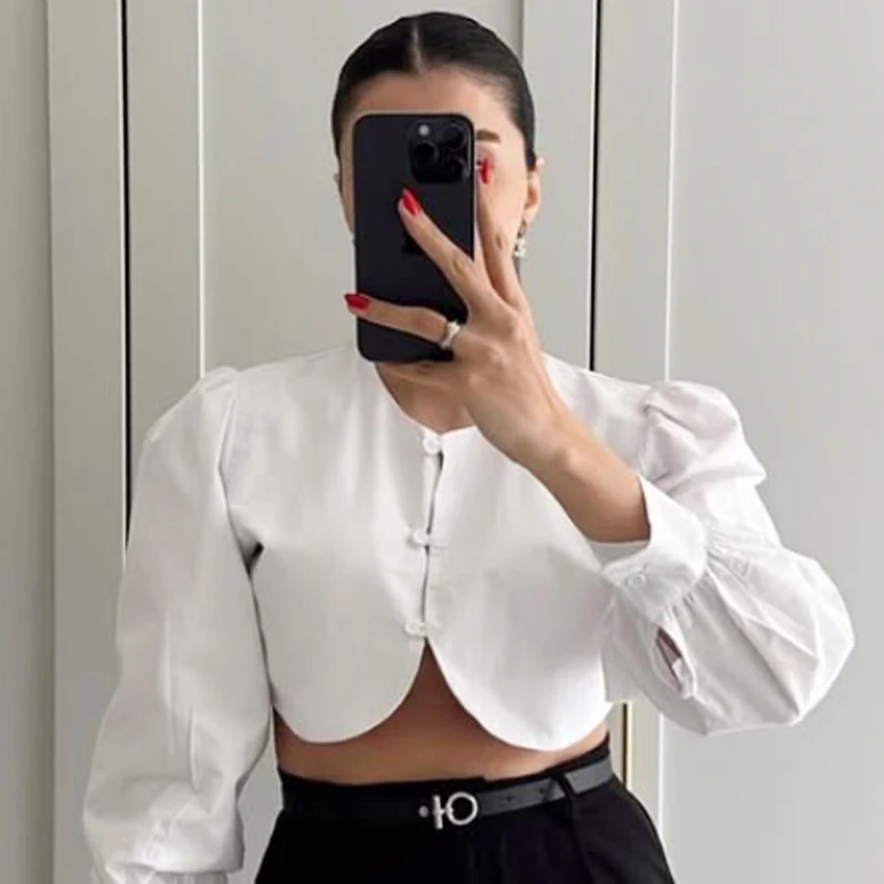 HXAO موضة قميص نسائي اقتصاص قميص أبيض خريف 2025 المتضخم نفخة الأكمام زر حتى بلوزة أنيقة أنيقة شارع العليا قميص