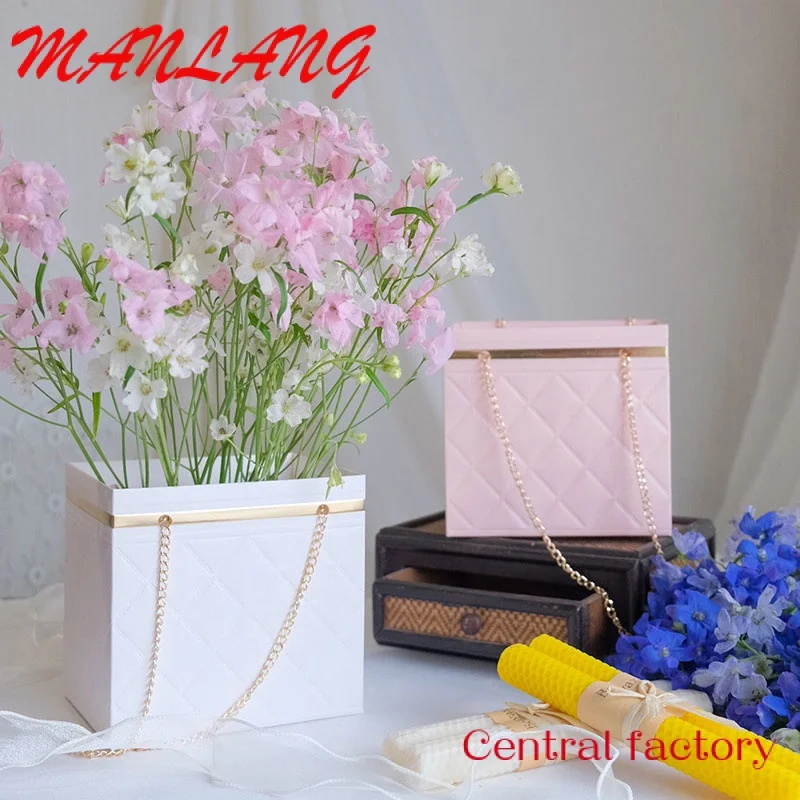 Custom  Luxury Square Gift Box Fold Flower Packaging Paper Bag Boxes Rose Bouquets Flowers Boxes With Chain