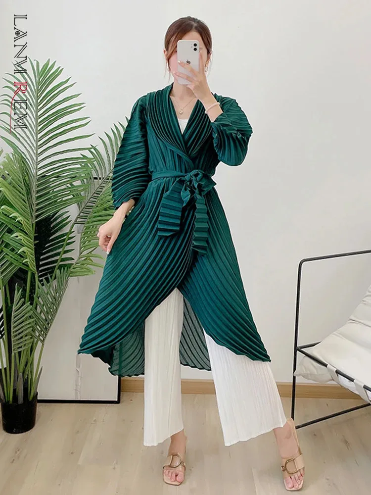 

LANMREM Pleated Trench With Belt Women Lapel Irregular Mid Length Thin Fold Windbreaker Female Fashion Coats 2024 Spring 2R4811