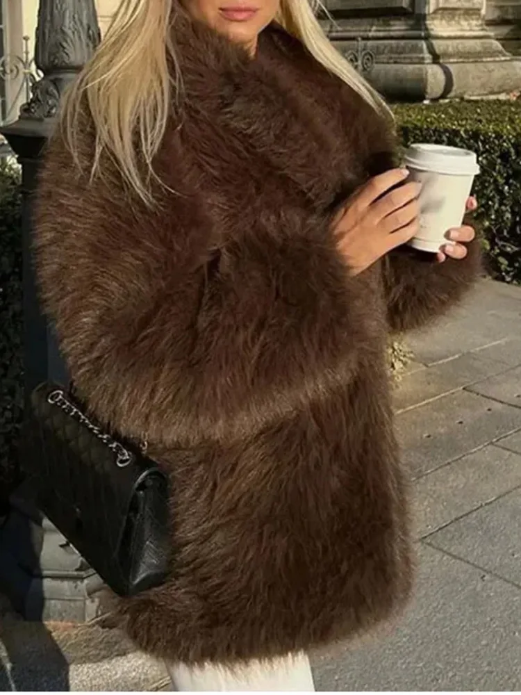 [EWQ] High Street Faux Fur Coat Long Sleeve Loose Women Winter Fluffy Plush Warm Thicken Fur Outerwear 2024 Winter New 16O3410