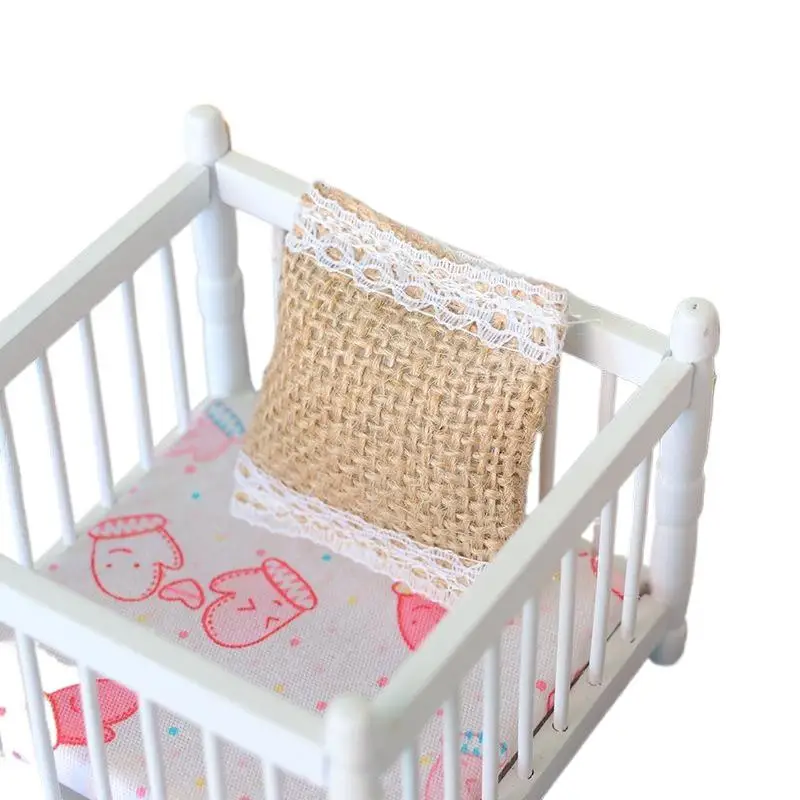 2 pezzi 1/12 simulazione casa delle bambole mini cuscino in pizzo cuscino del divano casa delle bambole decorazione del soggiorno accessori per la decorazione della casa delle bambole