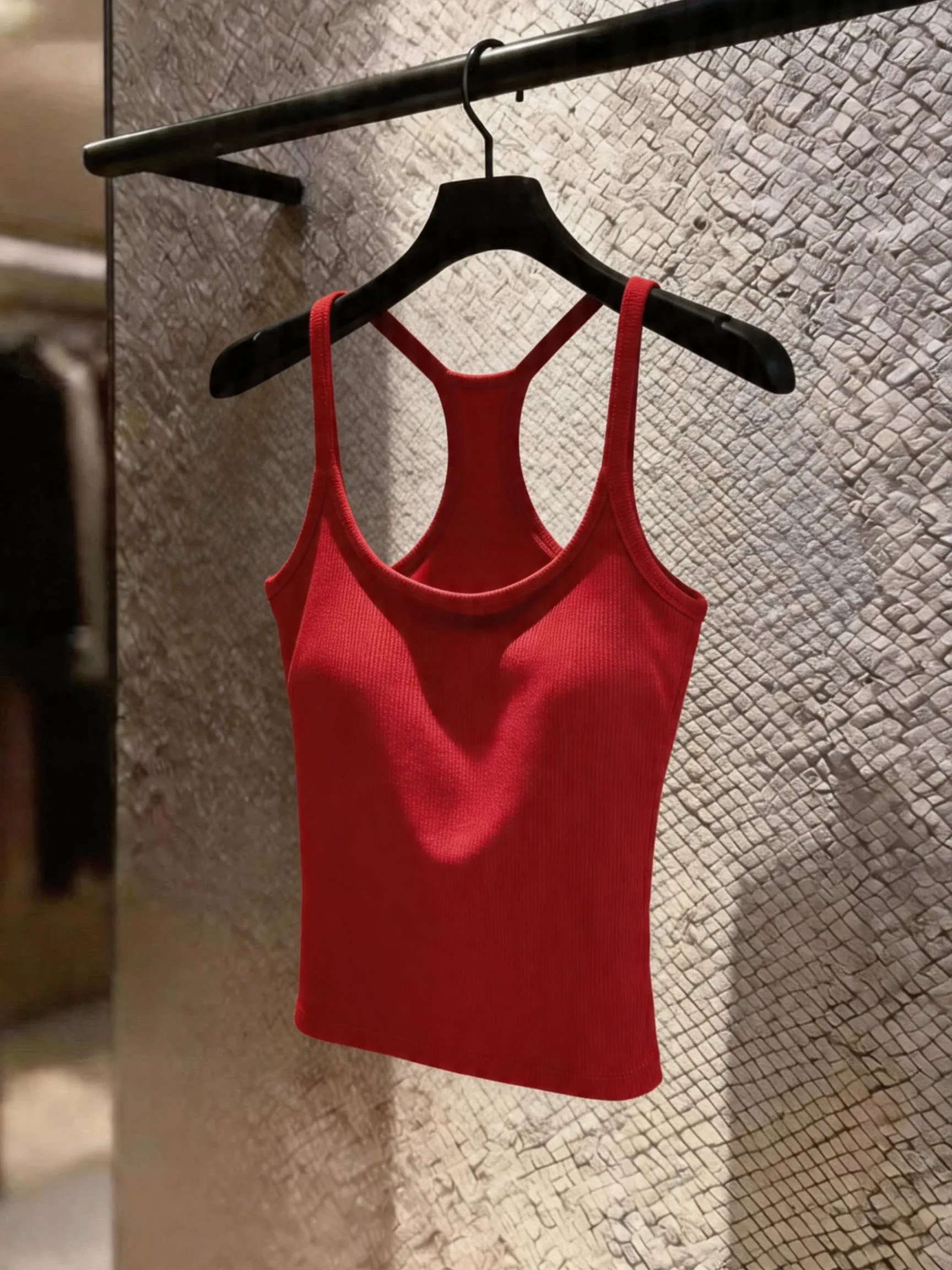 High-End Red Sleeveless Vest Women's Integrated Pad Slim Sexy Inner Wear Outer Wear Base Shirt City Walk Ladies Fashion