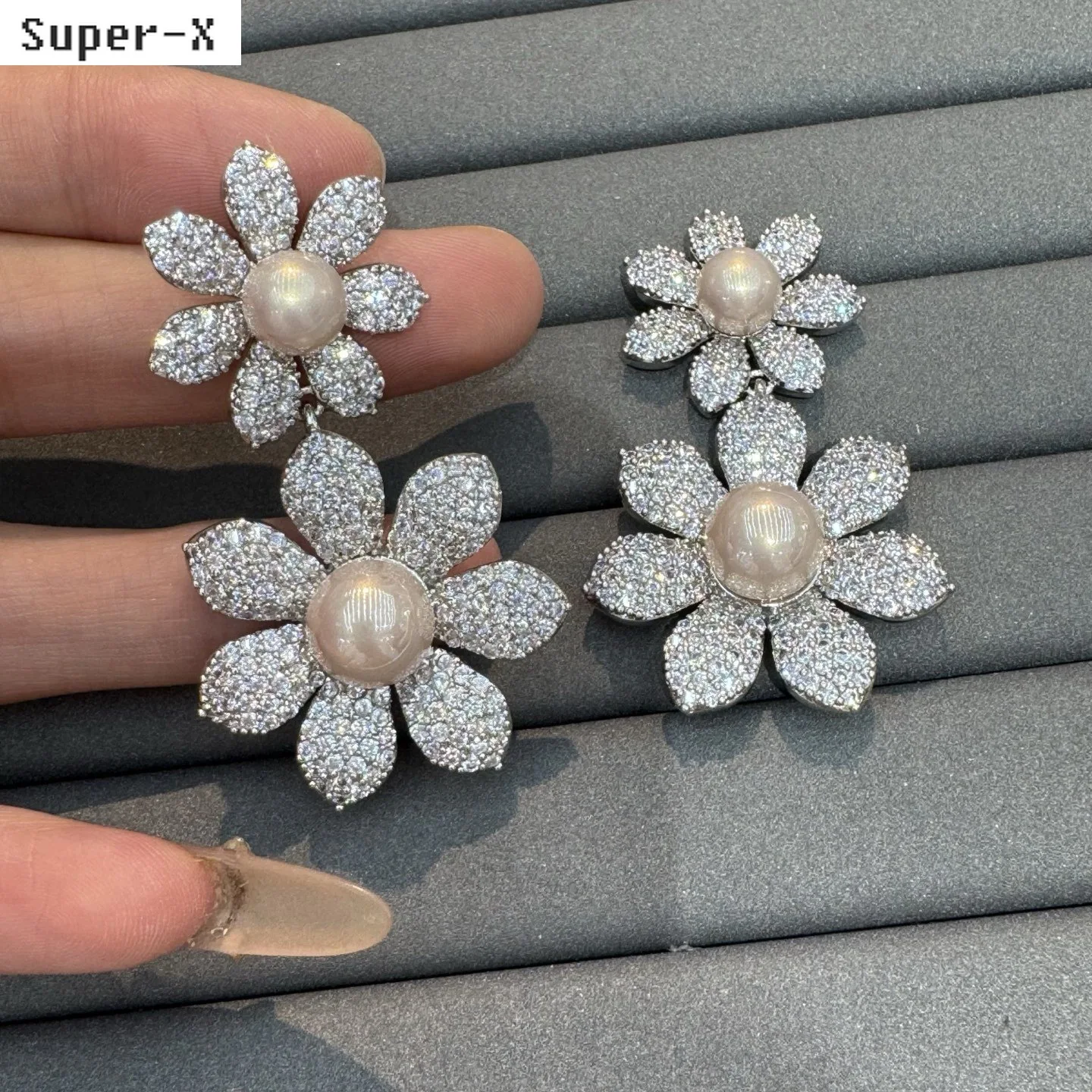 Pendientes de circonia cúbica a la moda para mujer, joyería brillante y dulce, pendientes colgantes con forma de flor en color fucsia, plateado y dorado, para cenas y fiestas