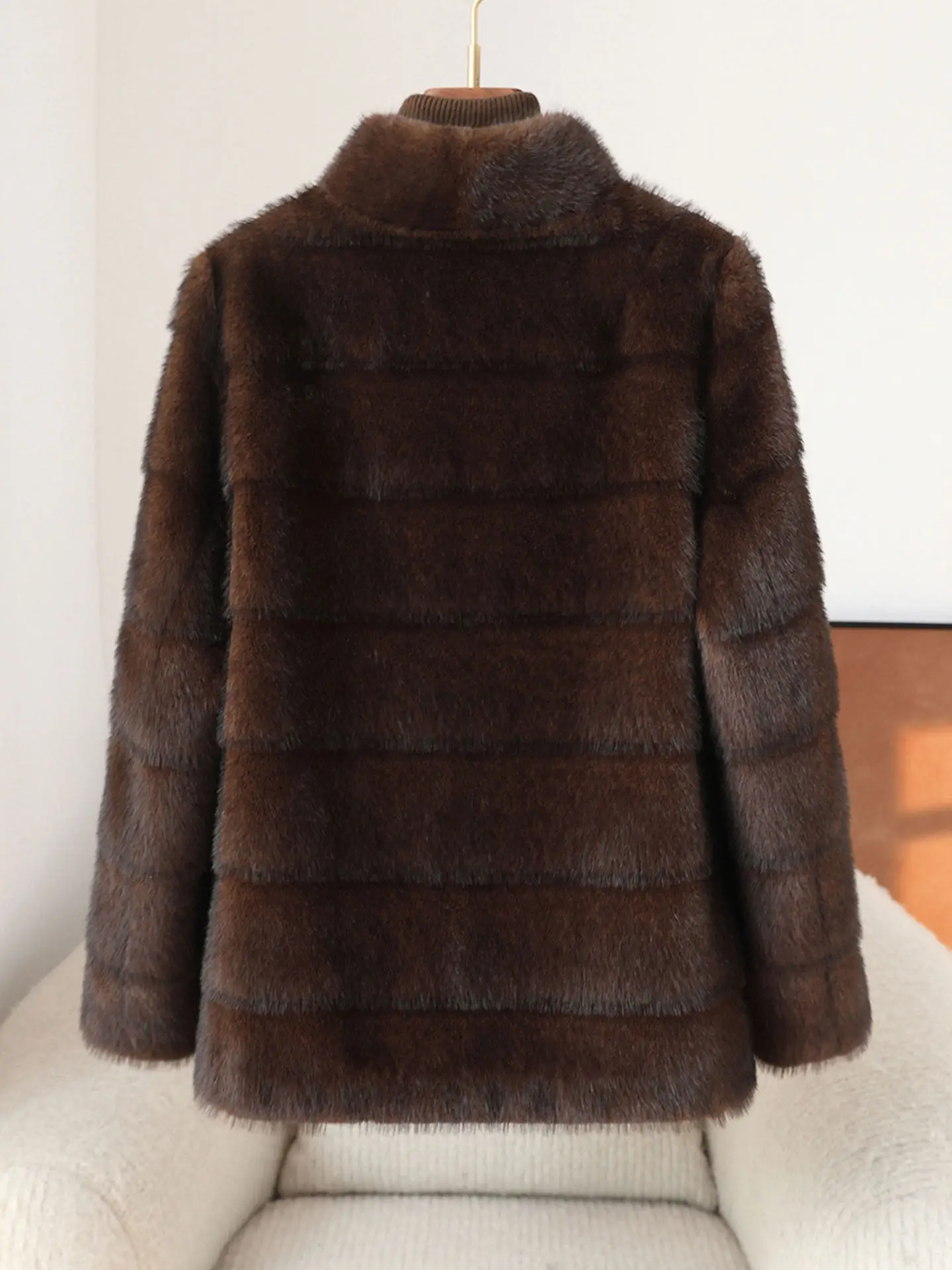 Golden mink fur coat for middle-aged and elderly people, short women's and mom's style, fashionable mink fur coat, 2025 winter n