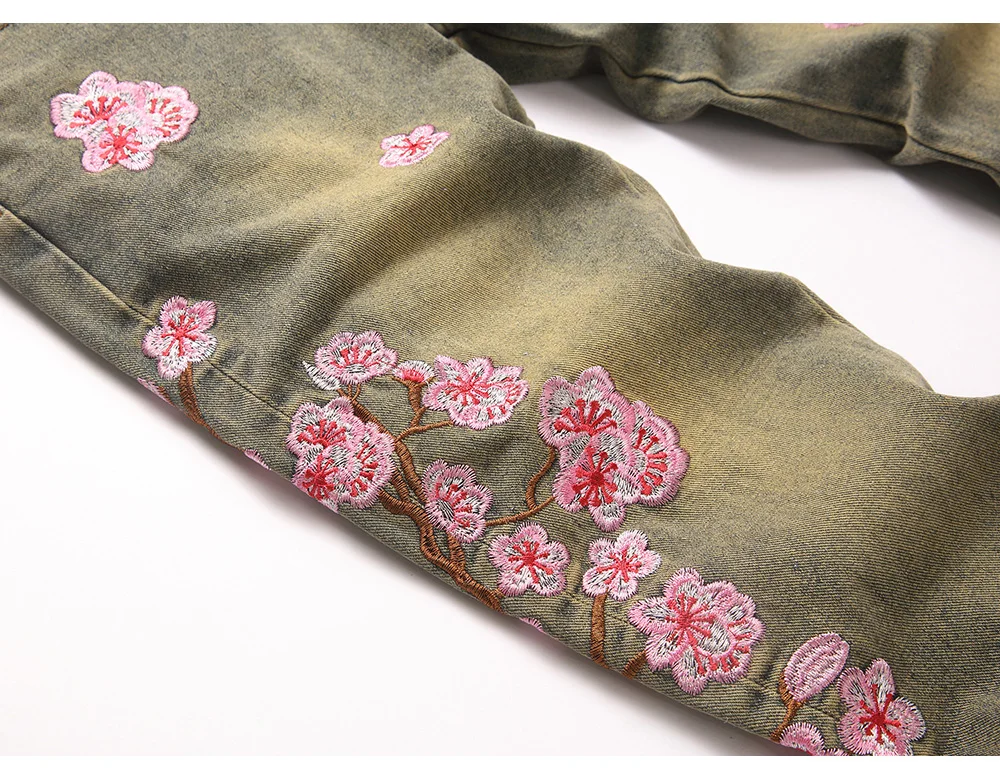 Herren-Jeans mit Sakura-Stickerei, Streetwear, Boot-Cut-Hose, ausgestellter Saum, ausgestellte Hose mit Rissen und Kirschblüten-Design – Detail 31