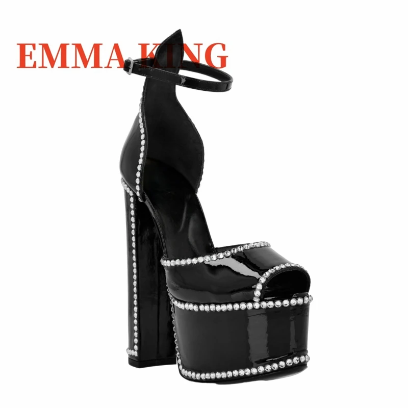 

Черные лакированные кожаные сандалии на платформе, пикантные туфли-лодочки с открытым носком и пряжкой на щиколотке, модная обувь на высоком каблуке с закрытым носком и кристаллами