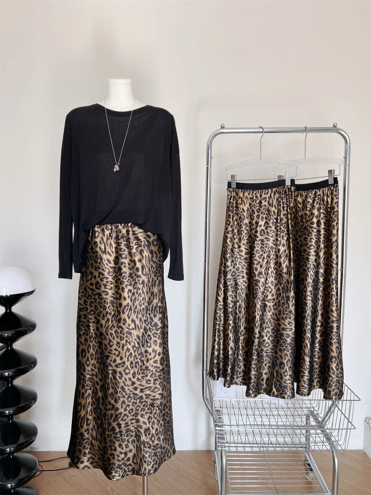 

Women's Summer Autumn Vintage Elastic Waist Leopard Long Skirt Lady Streetwear Glossy Animal Print Long Skirt