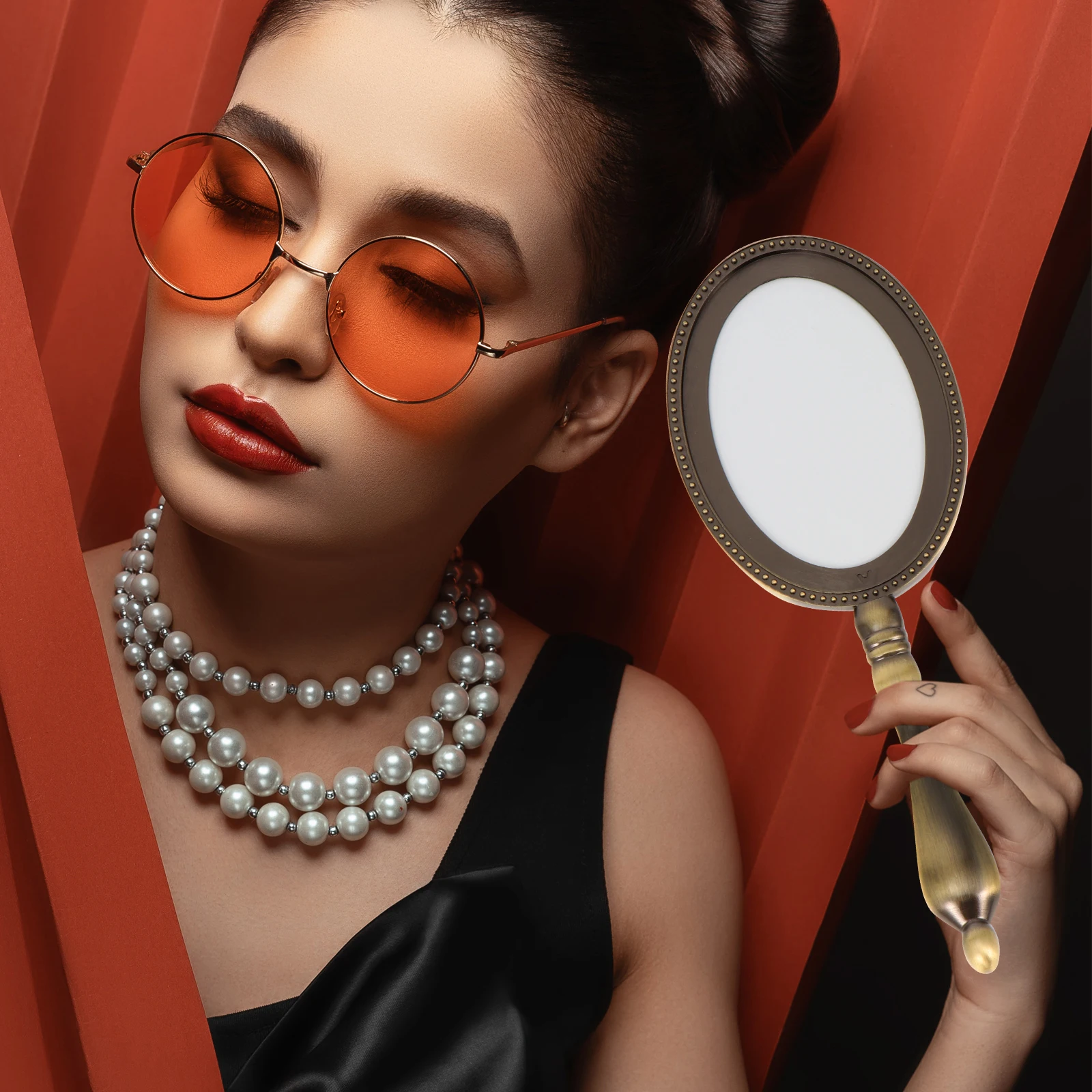 

Handheld Mirror Vintage Copper Handle Compact Travel Portable Makeup Mirror for Girls Retro Design Chic Gift Birthday