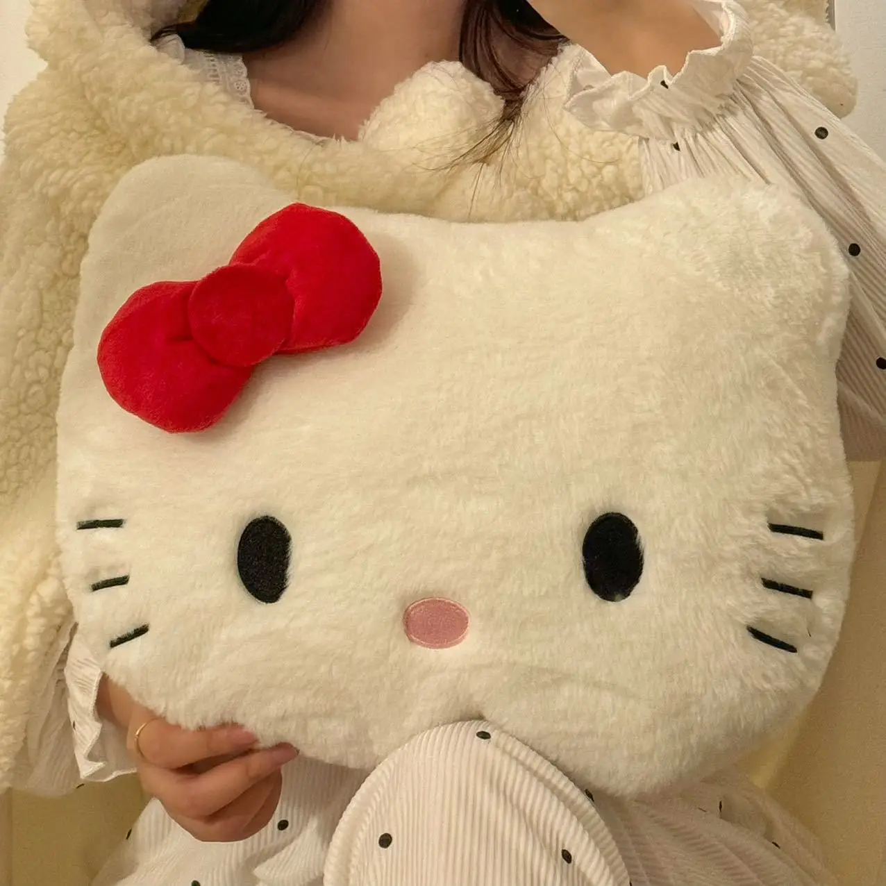 Sanrio Hellotkitty figura almohada juguete Anime dibujos animados KT gato muñeco de Peluche suave Linda Peluche Kawaii cojín decoración de la habitación regalo de Navidad chico