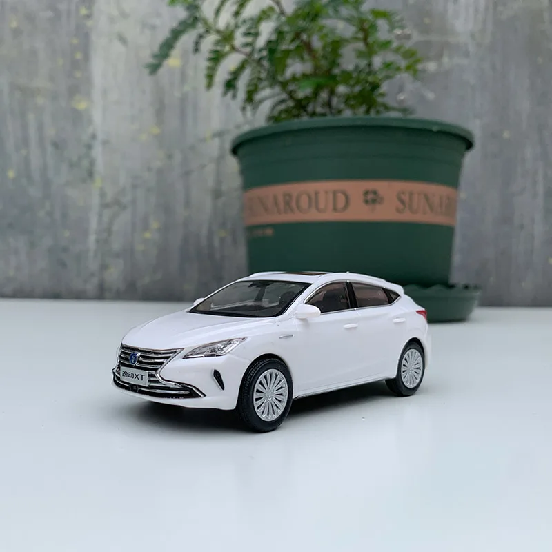 

Оригинальная масштабная модель 1:43, Changan Auto EADO XT MK2, Хэтчбек, пластиковая модель для коллекции и дисплея