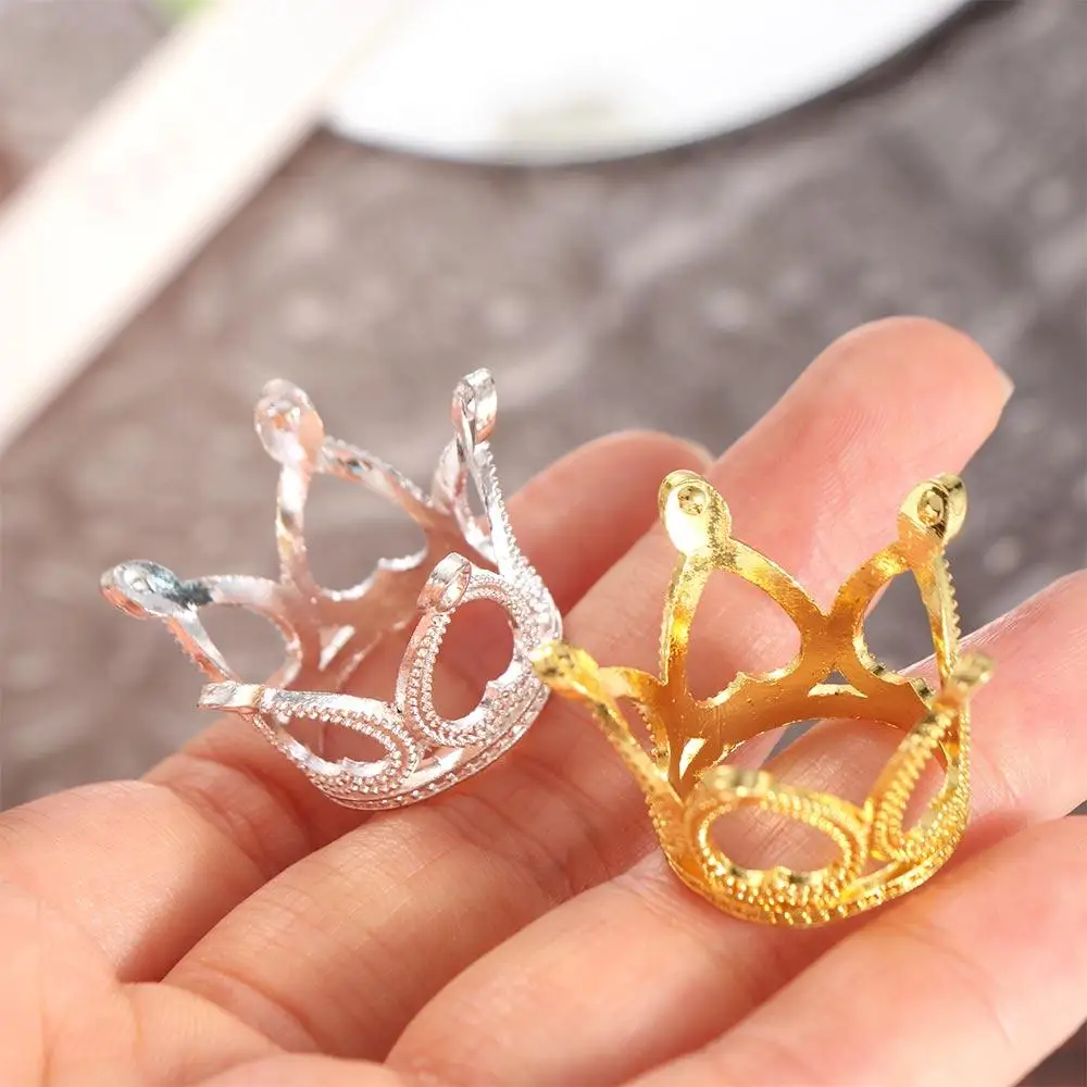 Model Toys Mini Metal Crown Model Decorating Golden Bronze Dollhouse Miniature Metal Crown Ornaments Silver