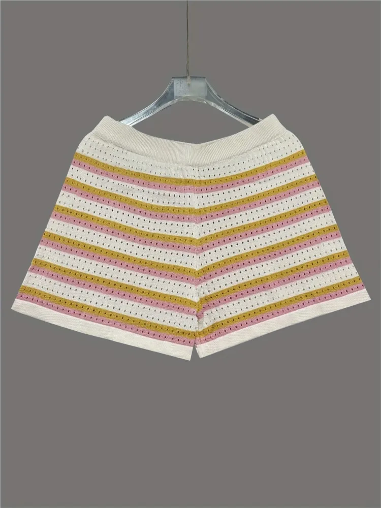 Set estivo a due pezzi lavorato a maglia Moda femminile Strisce color block Top con fibbia a fila singola Pantalone corto Completo versatile da donna