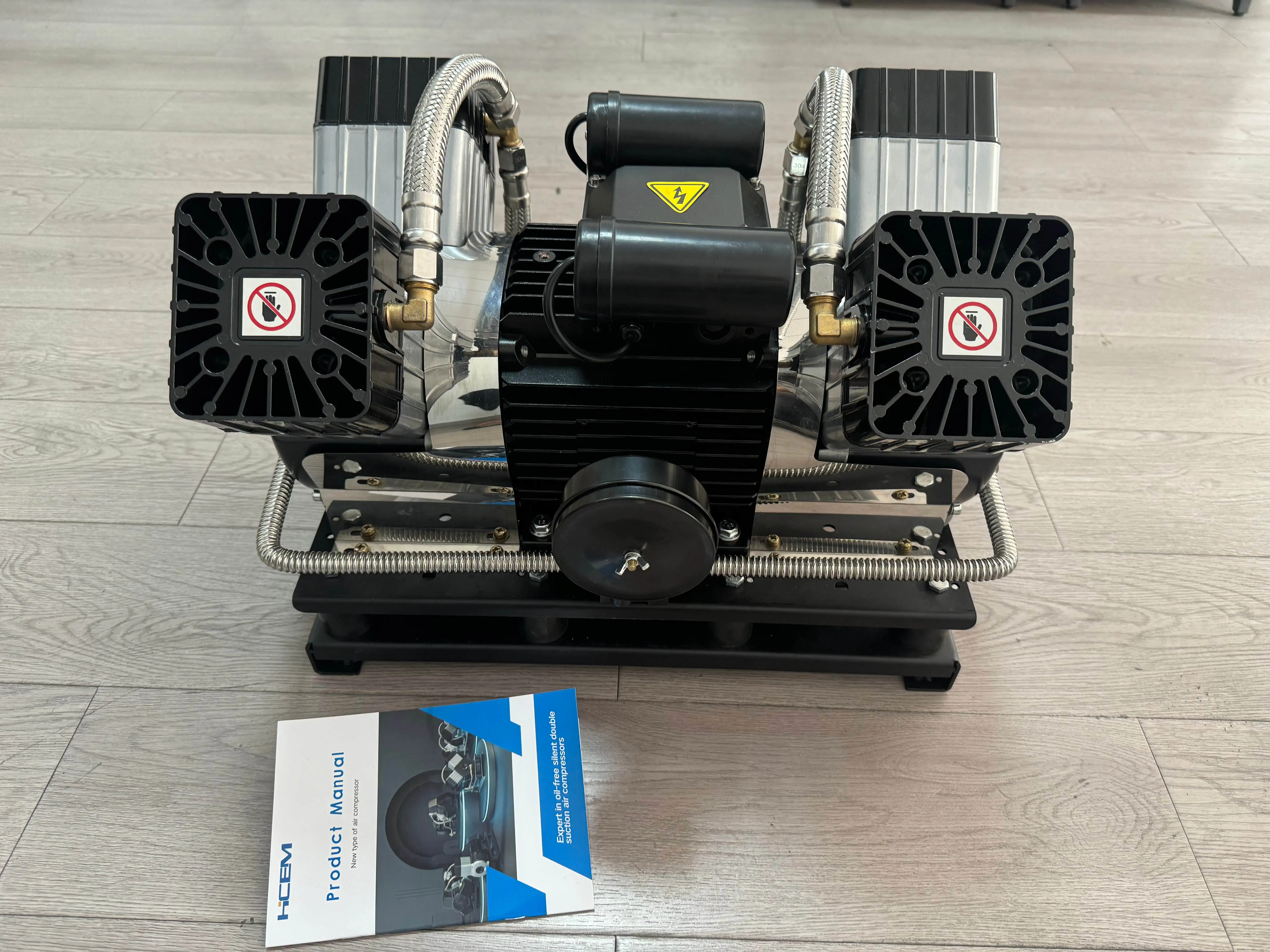 Oil Free Air Compressor 2.2kw Heavy Duty V Type Air Compressor 10bar
