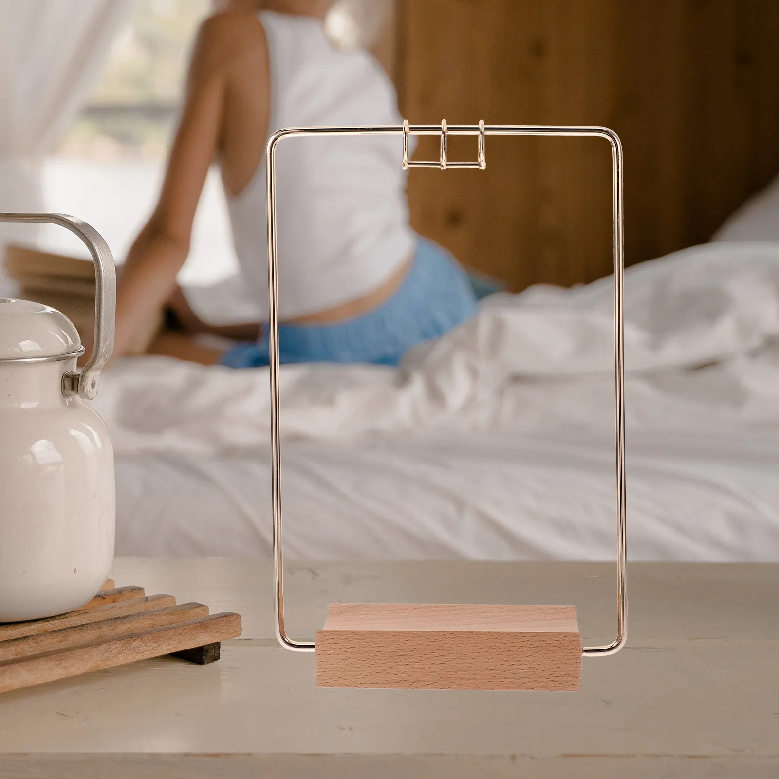 

1Set Iron Flip Calendar Stand Rack Metal Desk Holder Home Office Calendar Display Wood Stand for Display