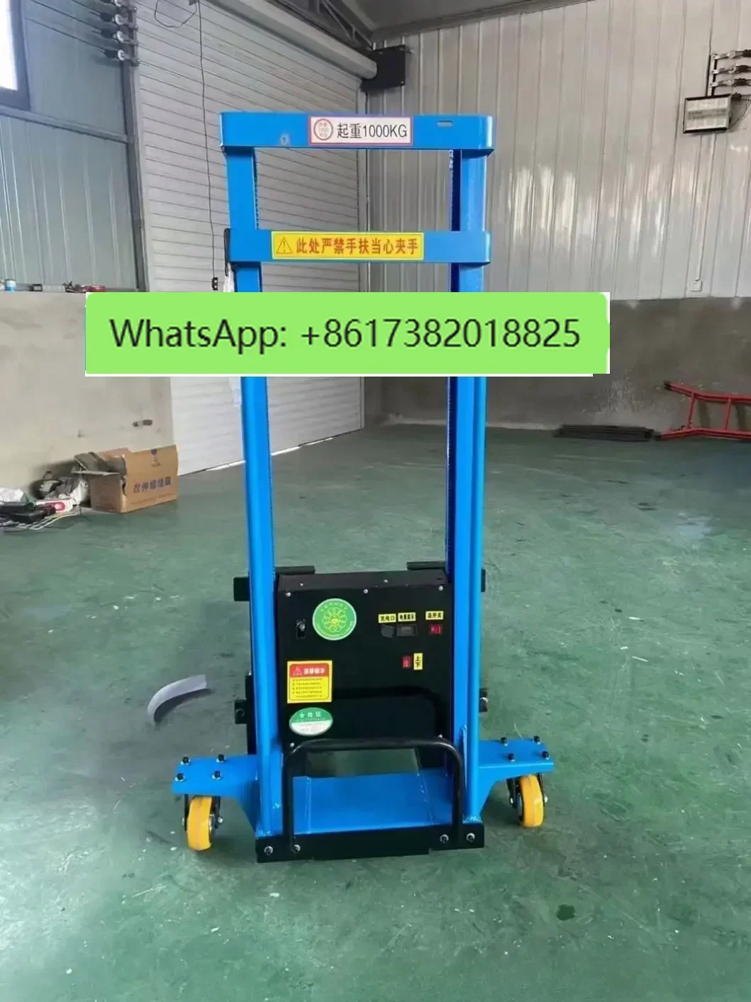 Op het lossen gemonteerde vorkheftruck