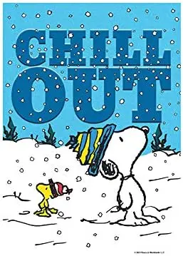 PEANUTS Bandera de jardín de invierno Chill Out, 12,5" x 18", PEANUTS con licencia oficial, SSN multicolor