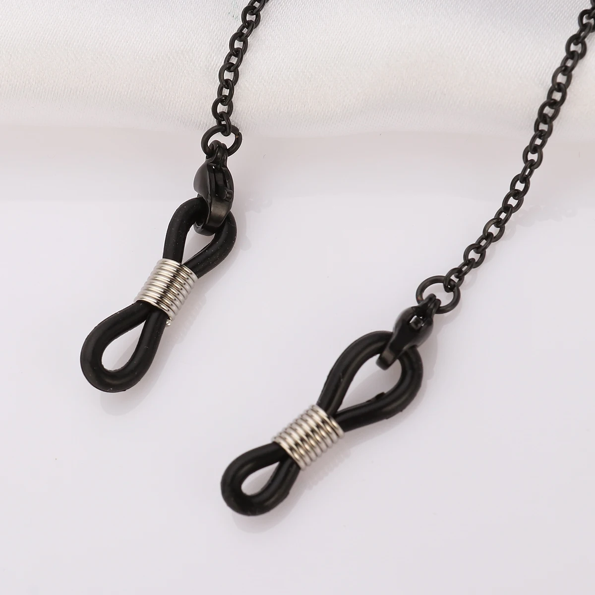 

Glasses Chain 79cm Stainless Steel Eyeglasses Chain for Women Sunglasses Adjustable Rubber Ends Metal Coils Durable Fashion Anti