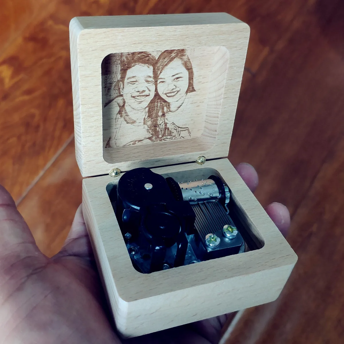 Personalized Love Words Music Box, Customized Engraved Photo Gifts, Sunshine Anniversary