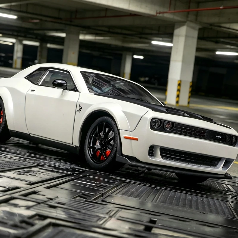 

Модель автомобиля Dodge Hellcat из сплава металла в масштабе 1:24, двери и капот открываются, багажник можно открывать, с функциями звука и света.