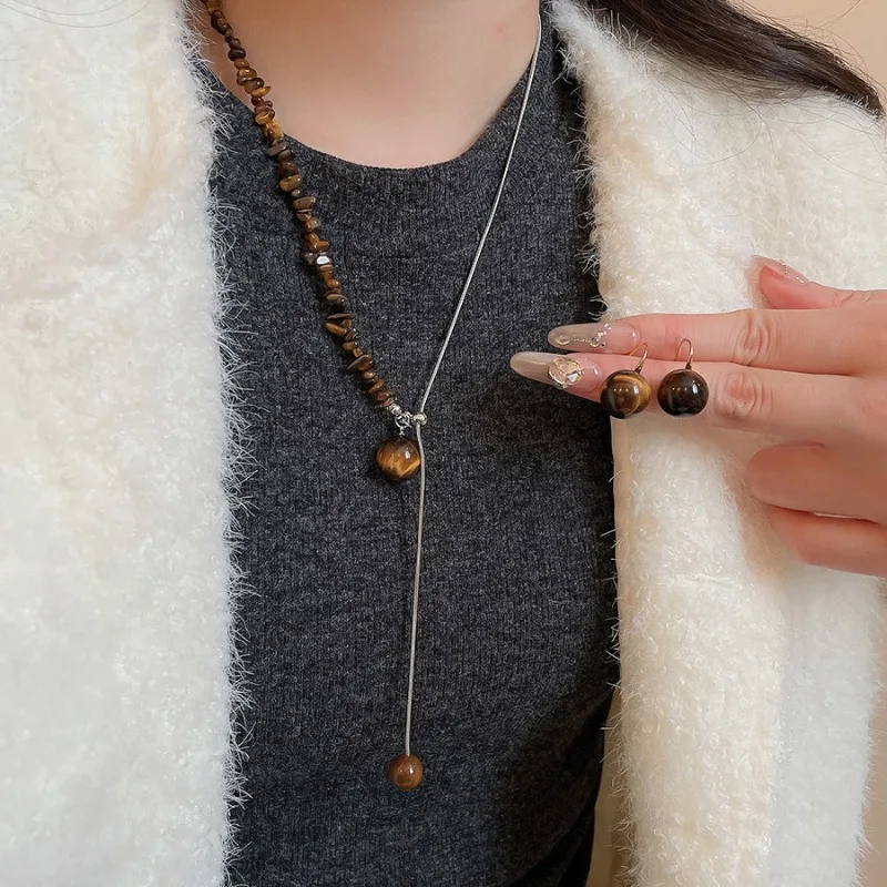 Luxuriöse Asymmetrische Y-förmige Unregelmäßige Naturstein-Tigerauge-Anhänger-Halsketten für Frauen Edelstahl-Schlangenkette Choker